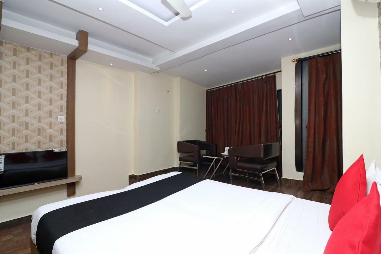 כלכותה Hotel Heaven מראה חיצוני תמונה