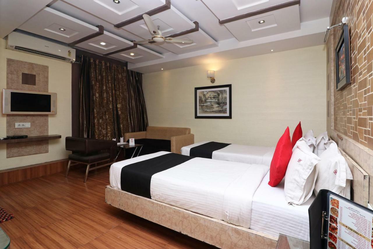 כלכותה Hotel Heaven מראה חיצוני תמונה