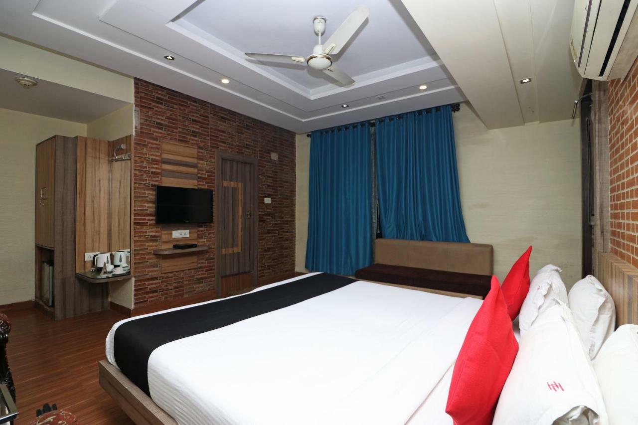 כלכותה Hotel Heaven מראה חיצוני תמונה