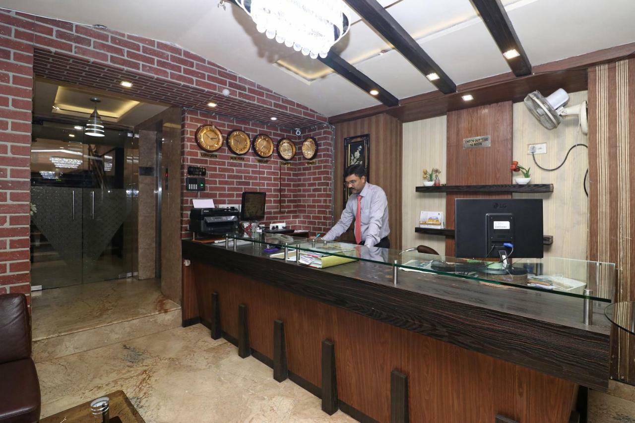 כלכותה Hotel Heaven מראה חיצוני תמונה