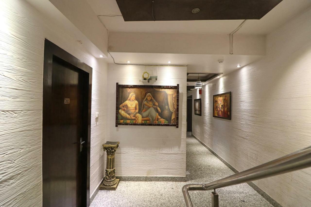 כלכותה Hotel Heaven מראה חיצוני תמונה