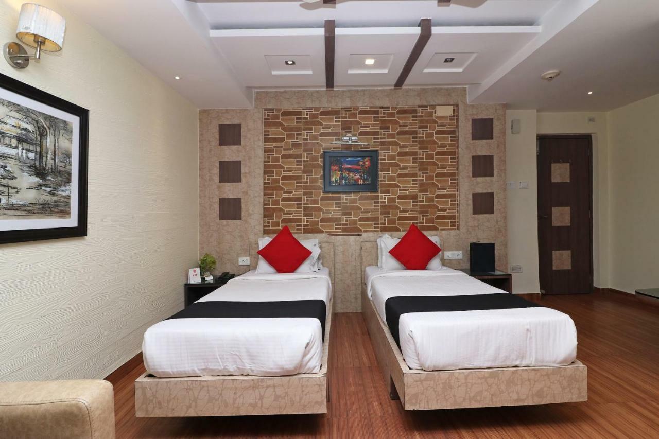 כלכותה Hotel Heaven מראה חיצוני תמונה