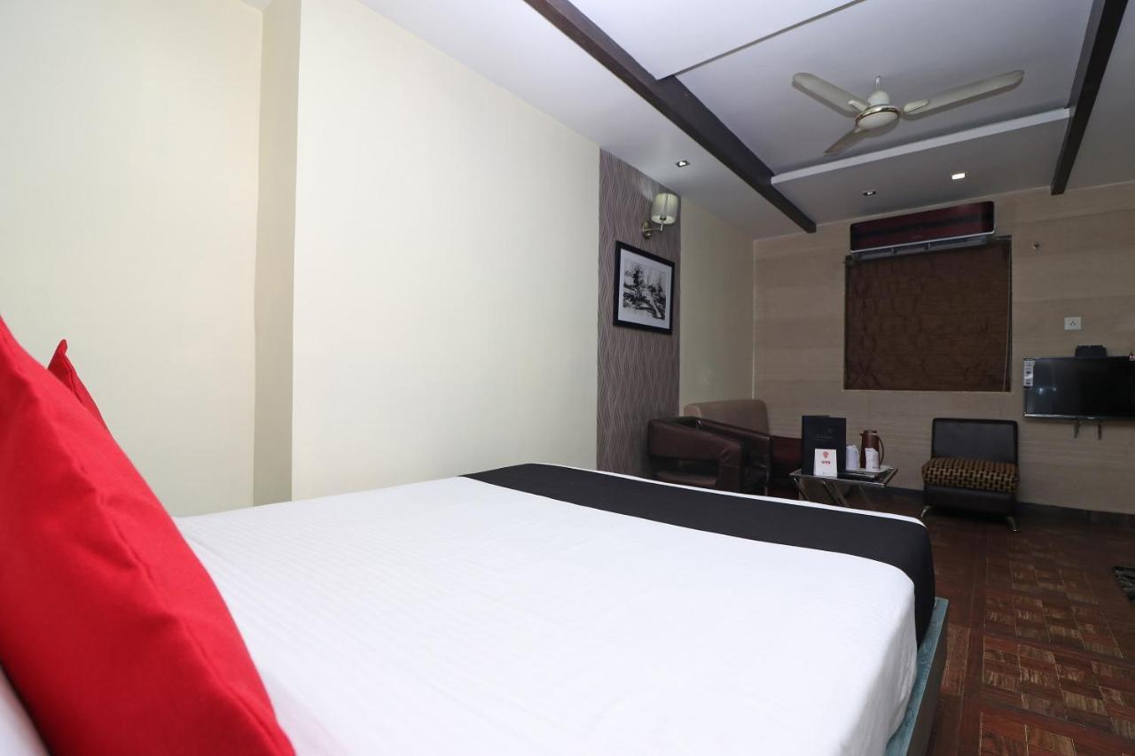 כלכותה Hotel Heaven מראה חיצוני תמונה