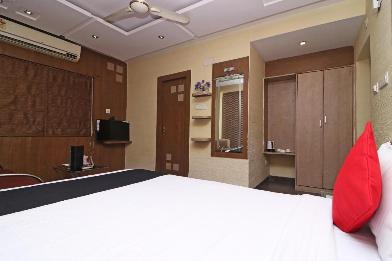 כלכותה Hotel Heaven מראה חיצוני תמונה