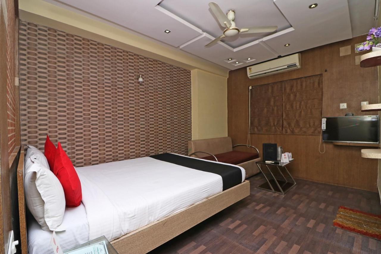כלכותה Hotel Heaven מראה חיצוני תמונה