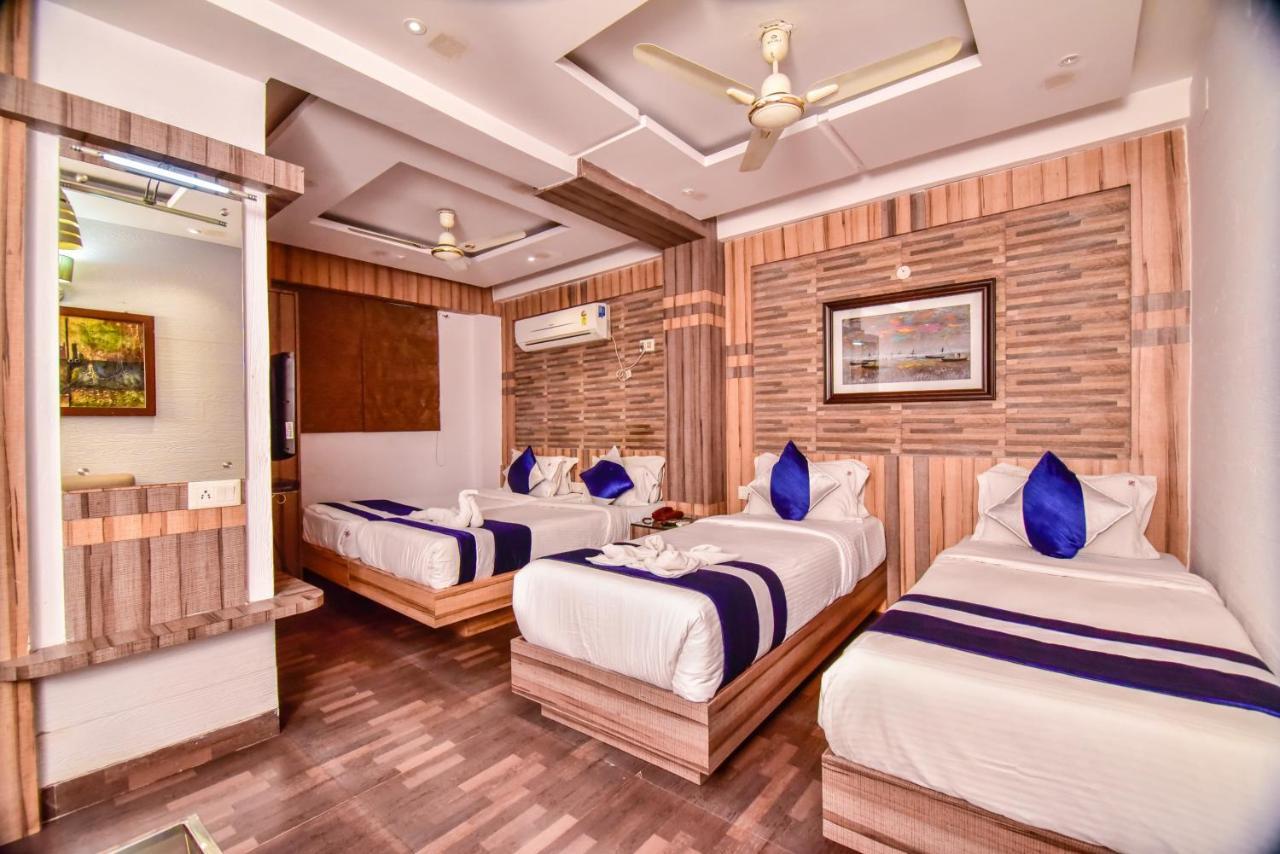 כלכותה Hotel Heaven מראה חיצוני תמונה